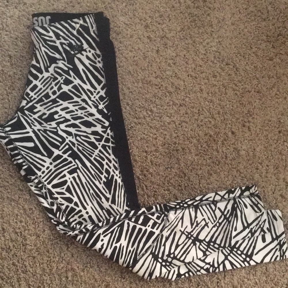 Nike black/white printed leggings